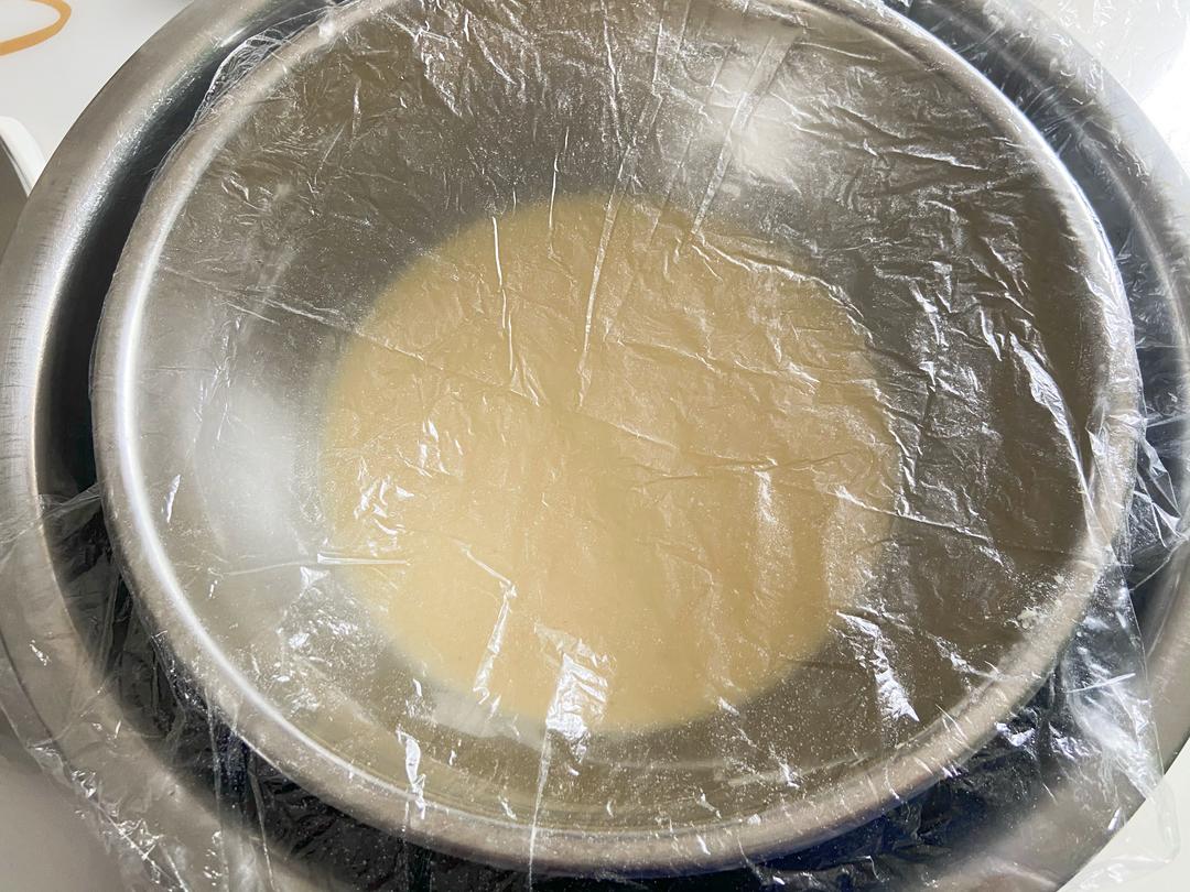 一个香蕉   两个鸡蛋  这么做全家老少都爱吃 软糯香甜的香蕉鸡蛋饼  附细节视频的做法 步骤4