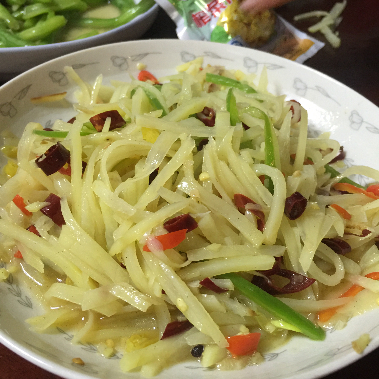 酸辣土豆丝-不用再愁不辣不酸了