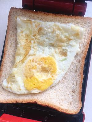 鸡蛋火腿三明治的做法 步骤2