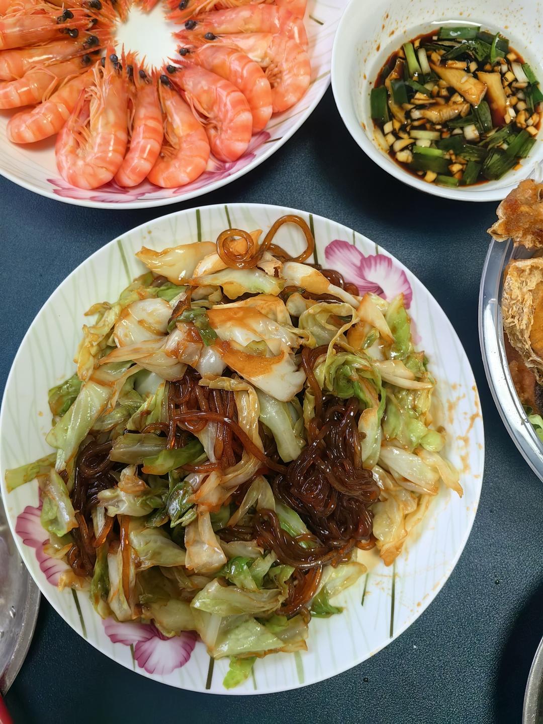 最近爱吃粉丝粉条～包菜炒粉丝