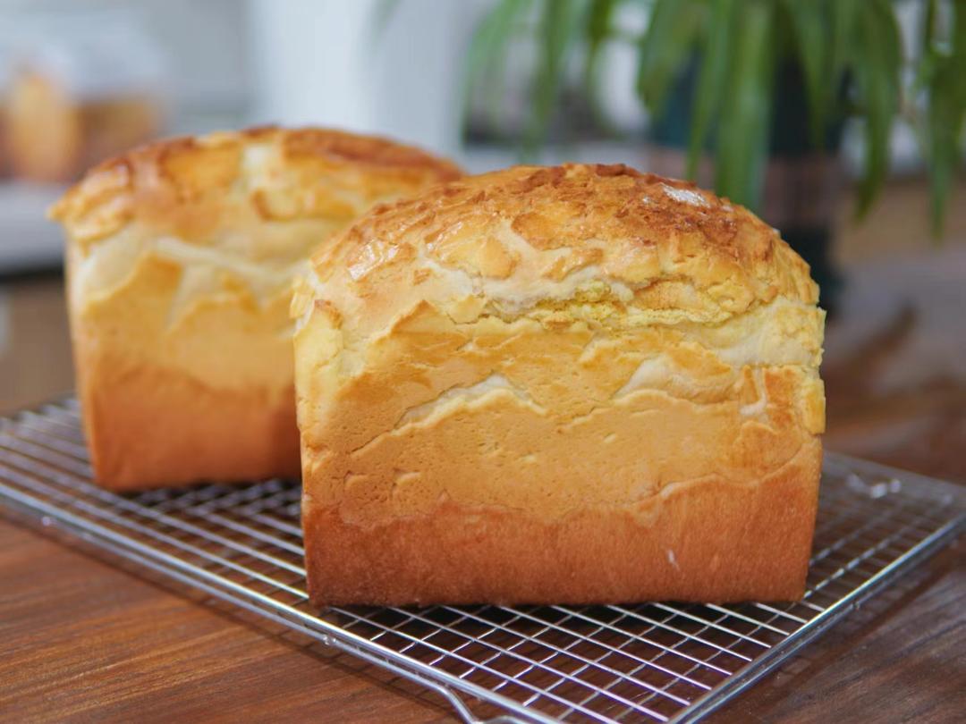 菠萝提子奶酥吐司谁能不爱啊?口感软到离谱的做法