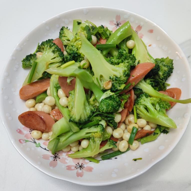 西蓝花火腿炒鸡头米