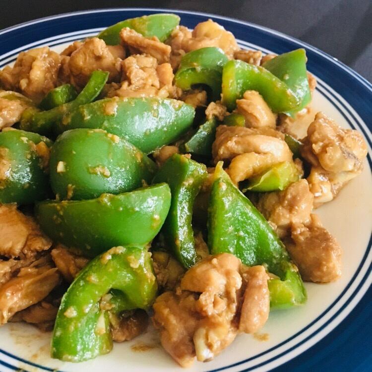 人间乞食做的把鸡肉炒的嫩嫩的:青椒溜鸡片