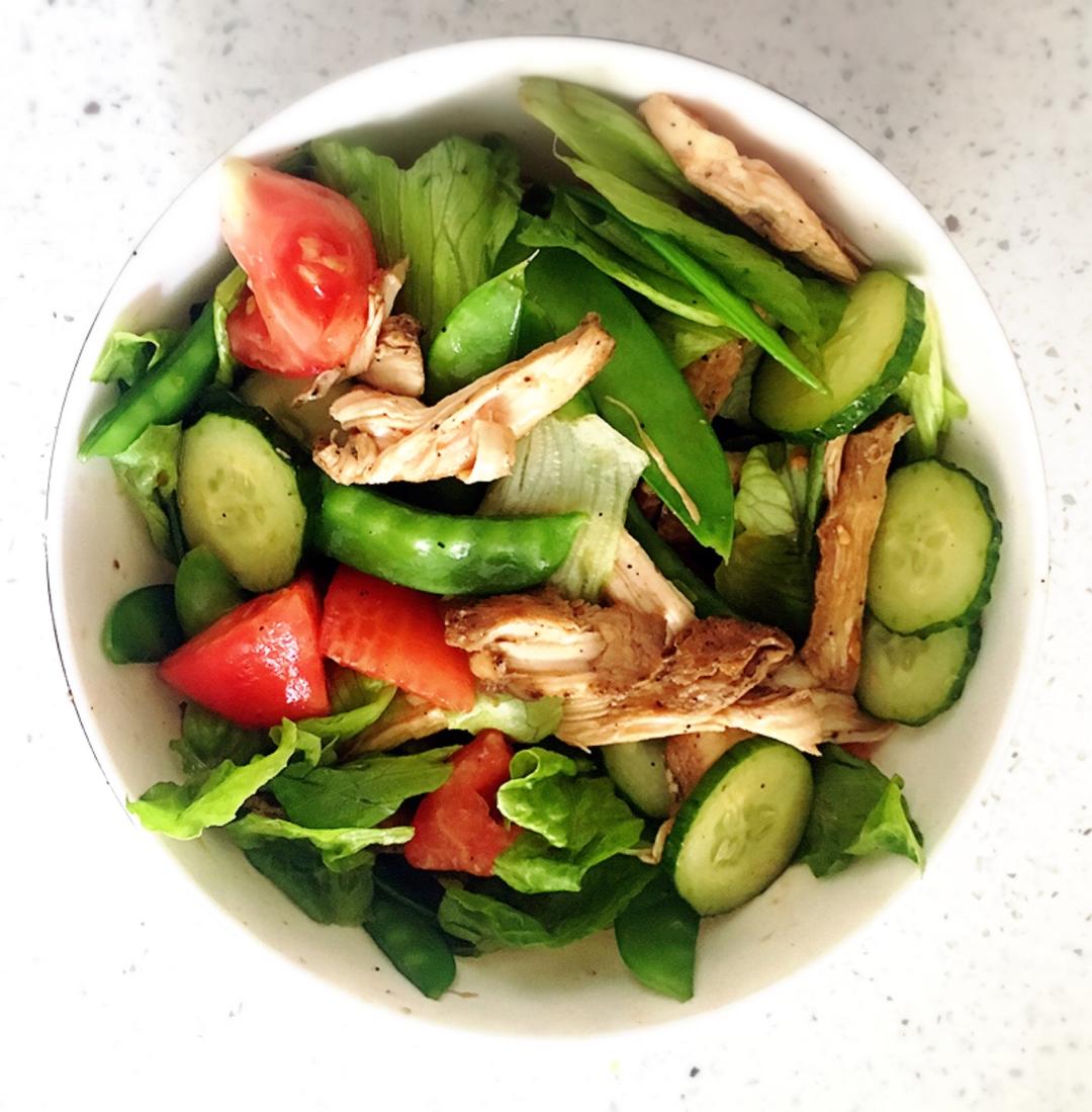 煎鸡胸肉蔬菜沙拉