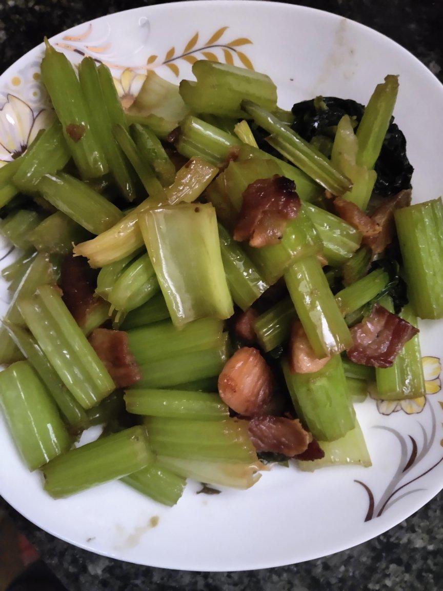 芹菜炒肉