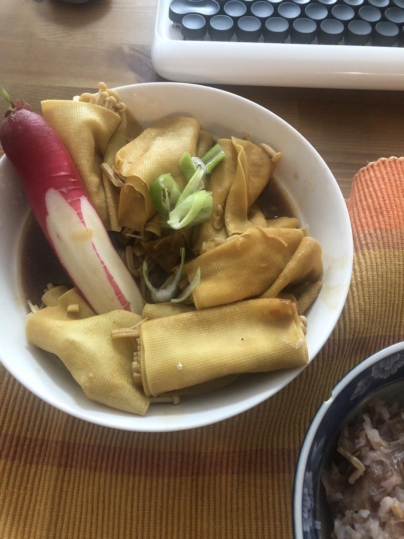 金针菇豆皮卷