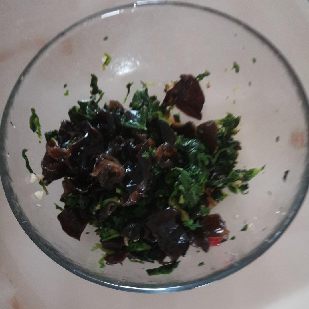 芹菜叶醋拌木耳