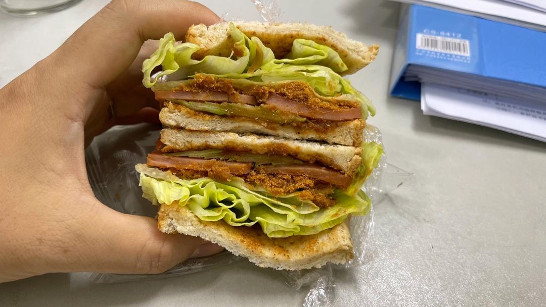 火腿肉松三明治+拿铁+橙子