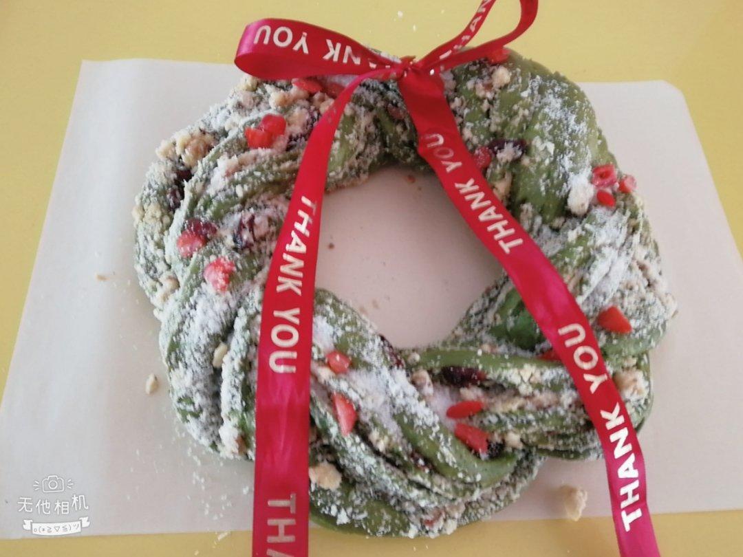 抹茶蔓越莓花环面包