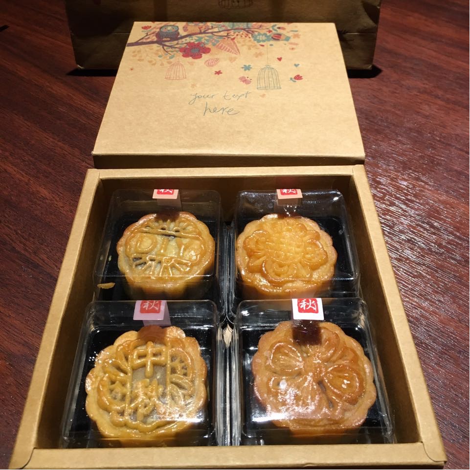 广式蛋黄莲蓉月饼