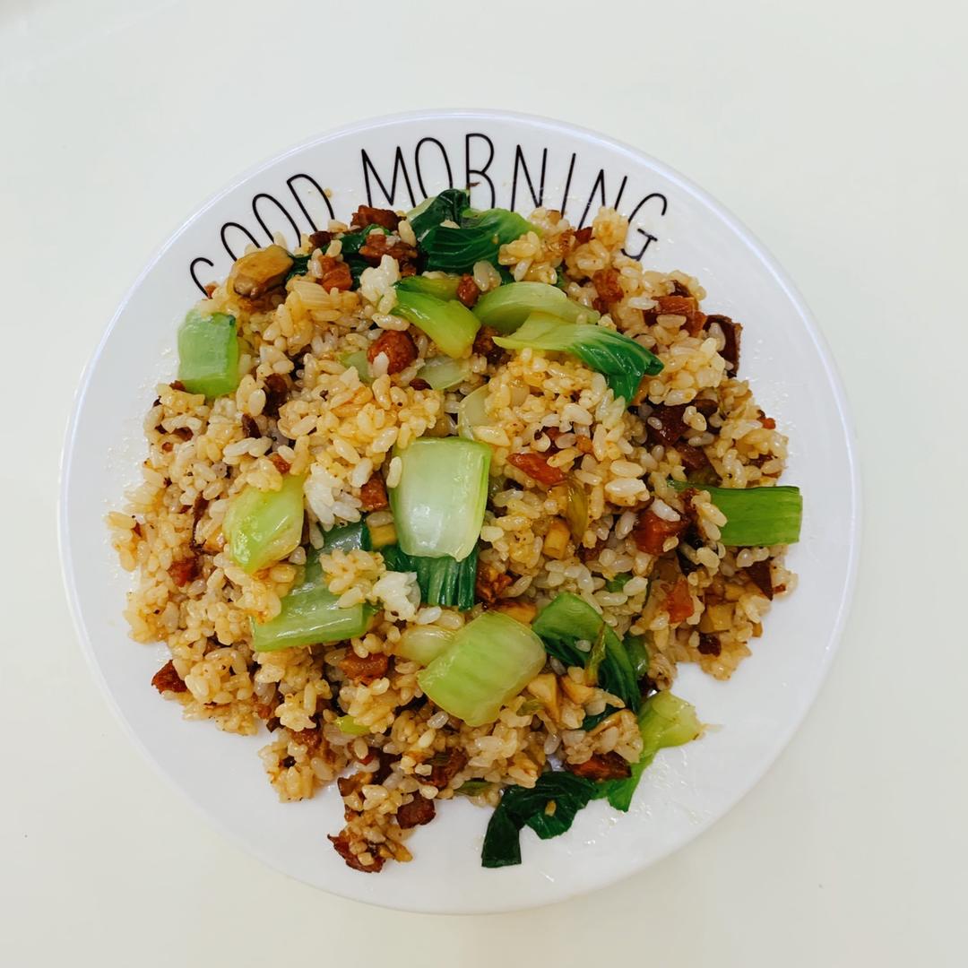 腊肠香菇青菜炒饭