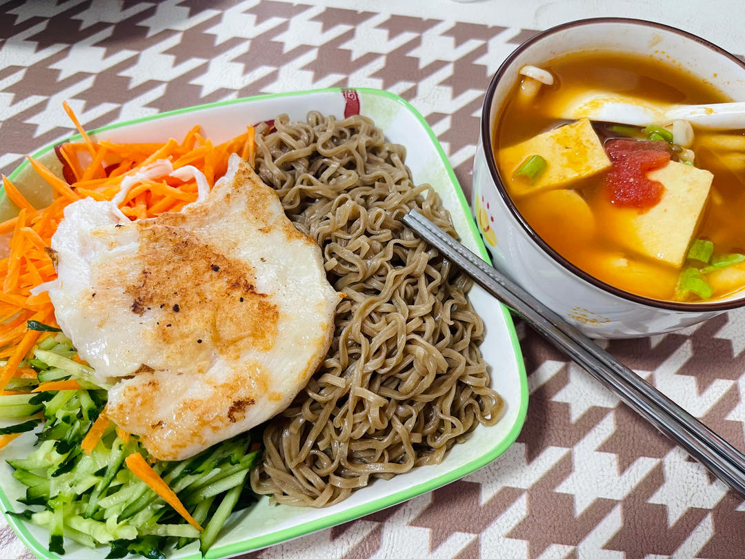 番茄豆腐汤+蚝油生菜