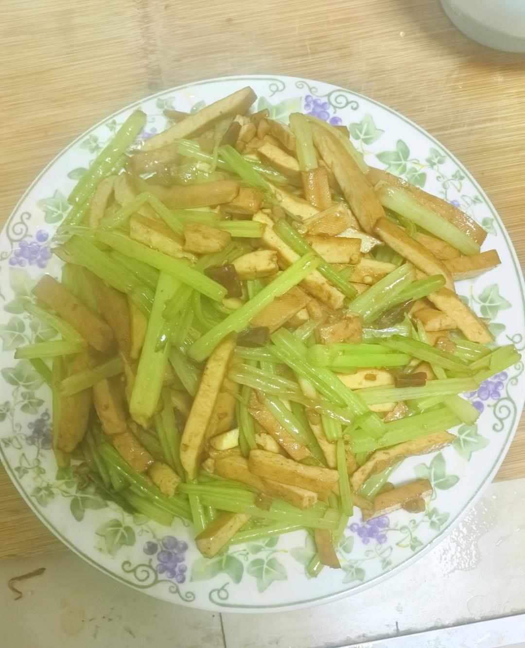 芹菜炒豆干
