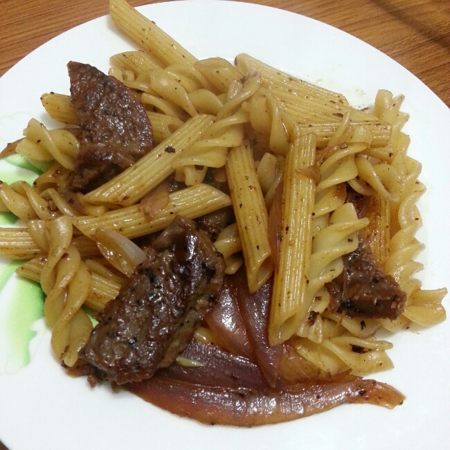黑椒牛柳炒意面