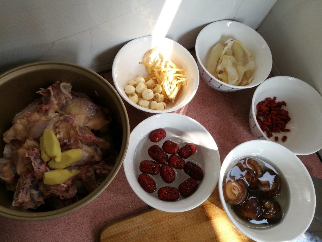 当归党参炖鸡汤