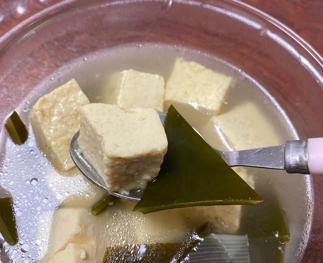 瘦身美味：海带豆腐汤