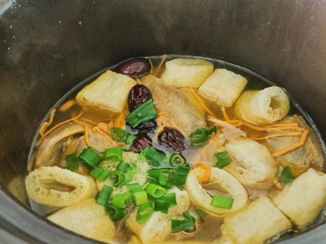 虫草花竹荪鸽子汤