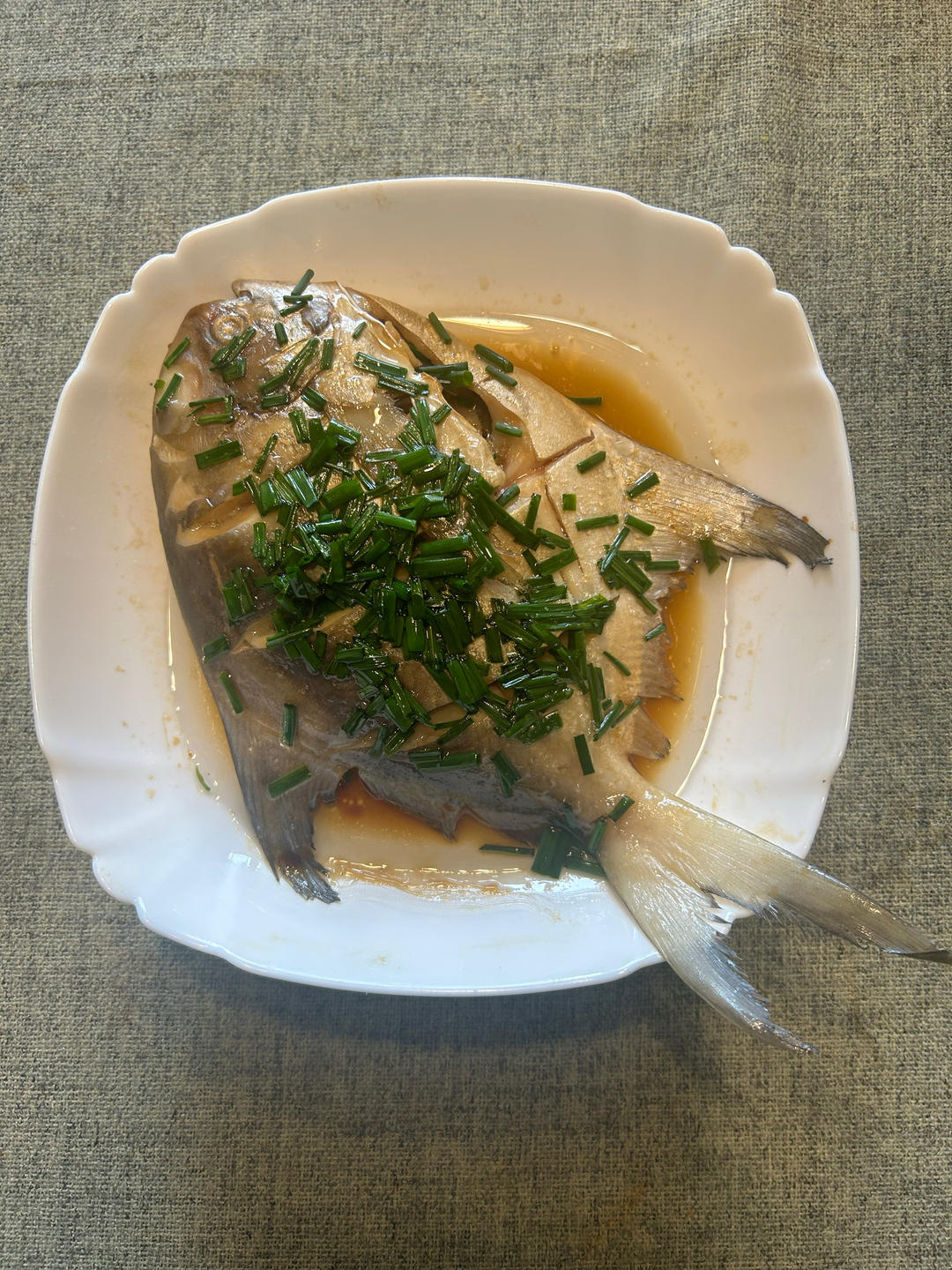 温州风味油葱白鲳鱼