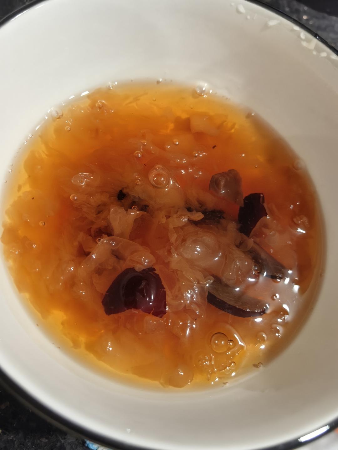 怎样煮出胶的银耳羹