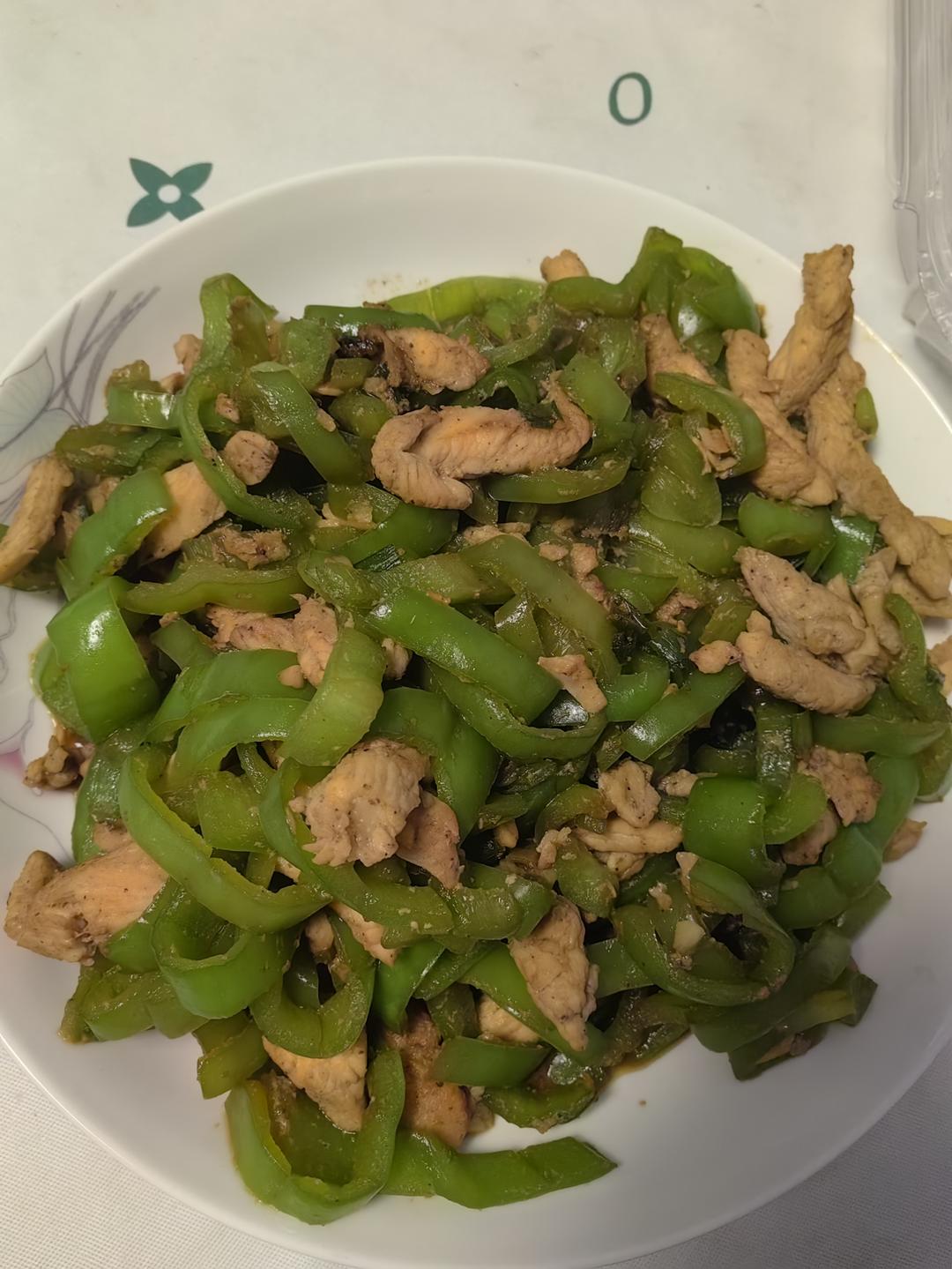 巨好吃的青椒炒鸡胸肉丝，超下饭