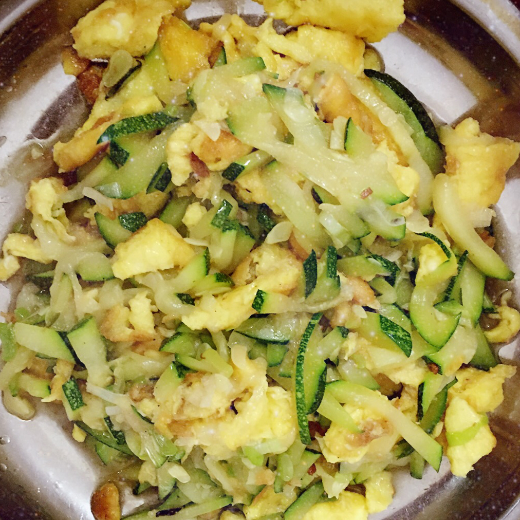 懒月舒阳做的嫩南瓜炒鸡蛋