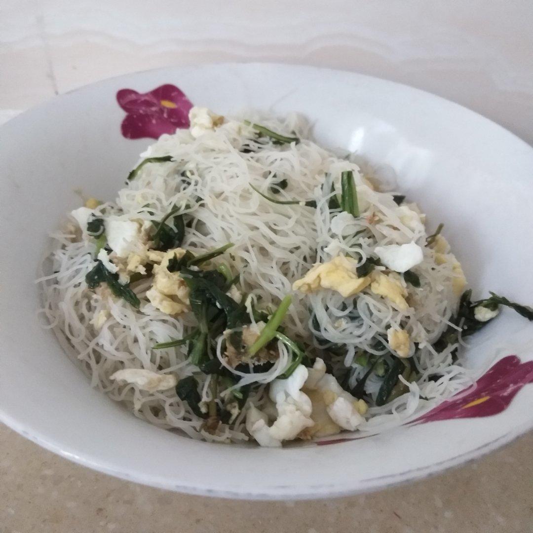 鸡蛋青菜炒粉干