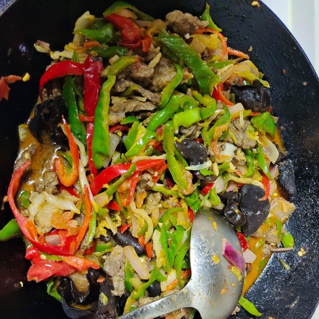 新疆过油肉拌面