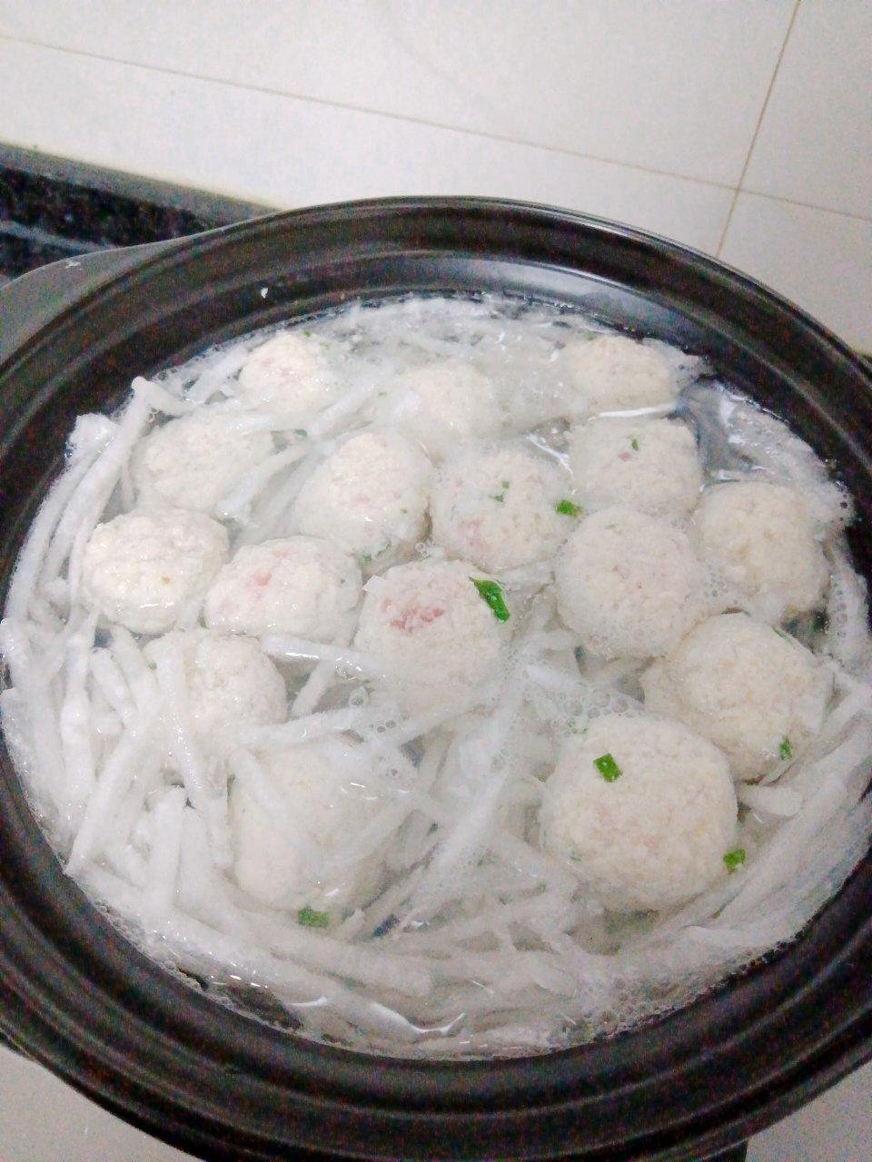 【10分钟系列】白萝卜豆腐圆子汤