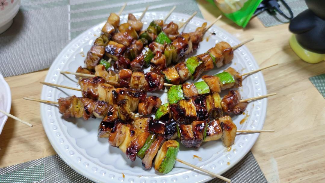 日料店里怎么也要卖三四十一份的烤鸡肉串烧鸟（平底锅版）