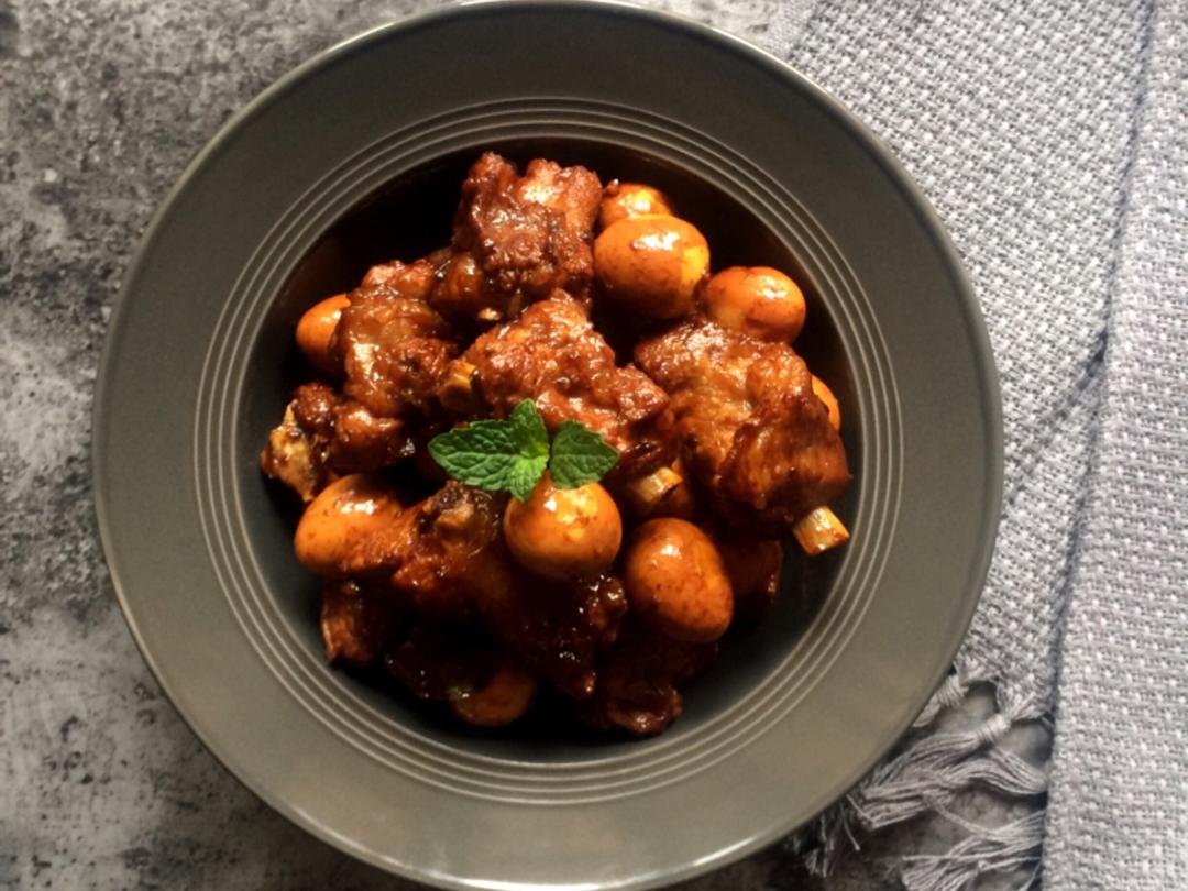 啤酒鹌鹑蛋烧排骨 附完美剥鹌鹑蛋壳的小技巧