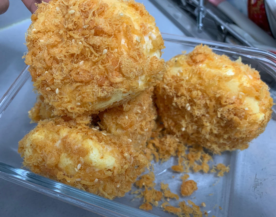 咸香松软的肉松小贝