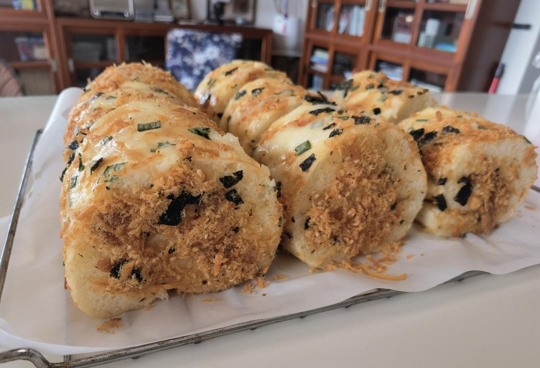 香葱肉松面包卷