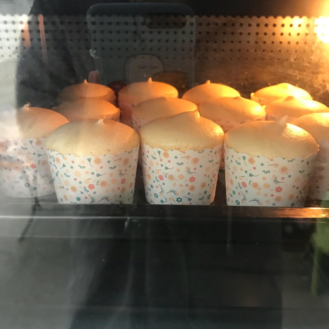 不塌，不裂，很润，很嫩的纸杯蛋糕