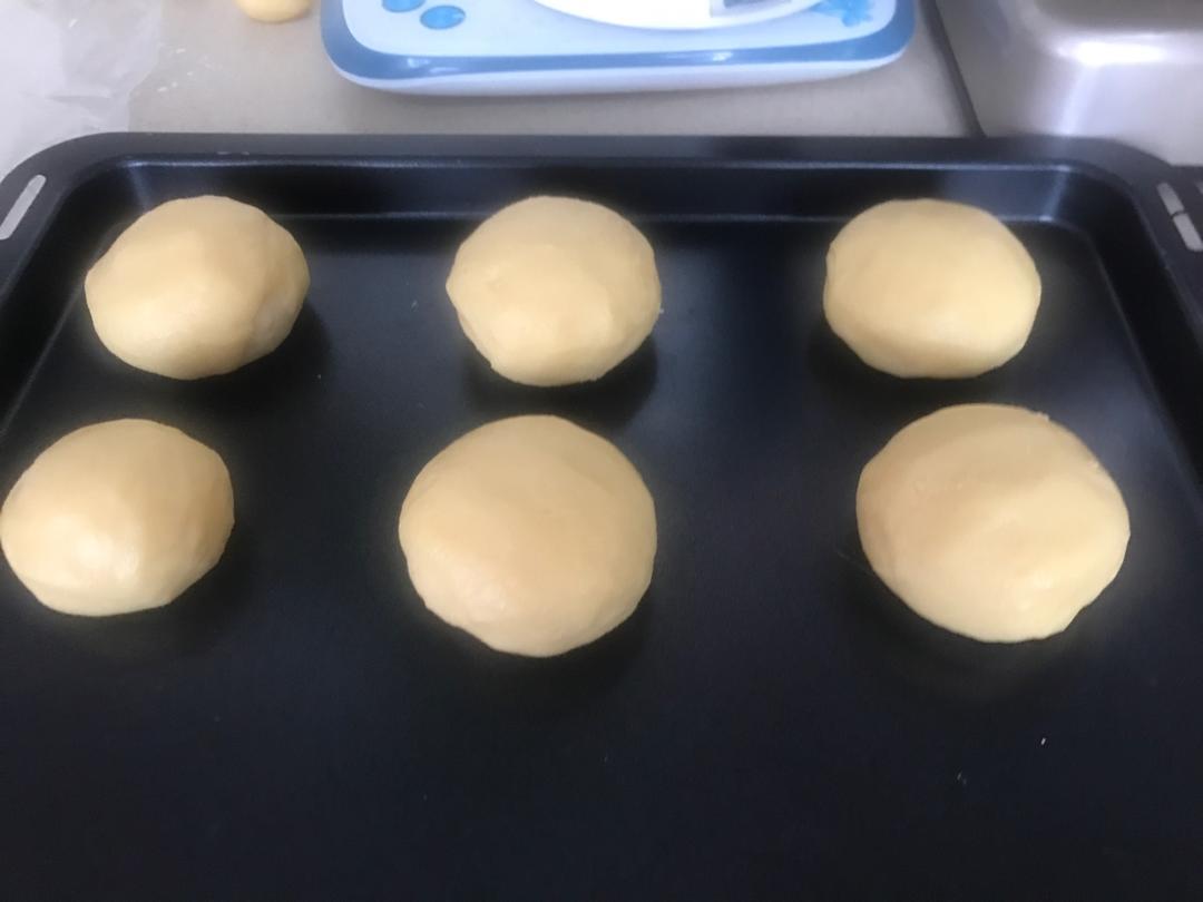 好吃到炸裂的港式菠萝包（附带制作酥皮的小视频）