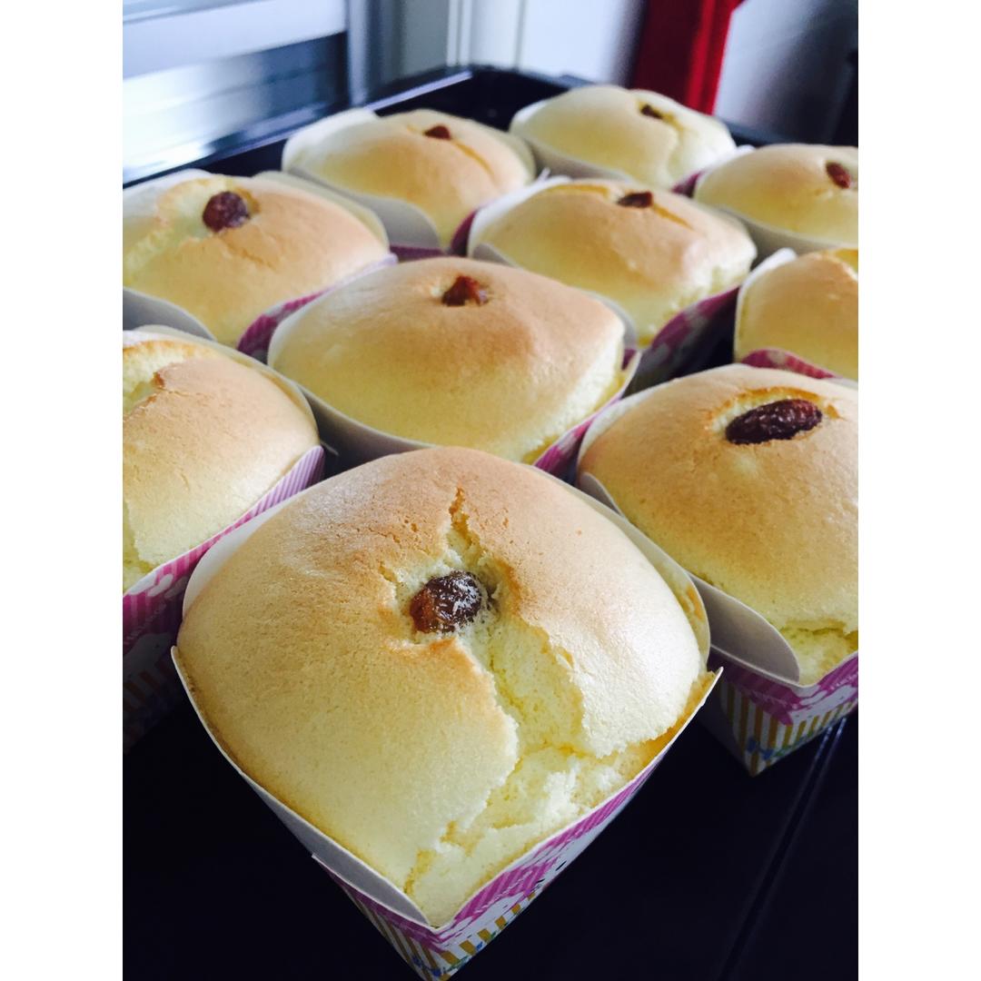 软绵绵的纸杯蛋糕