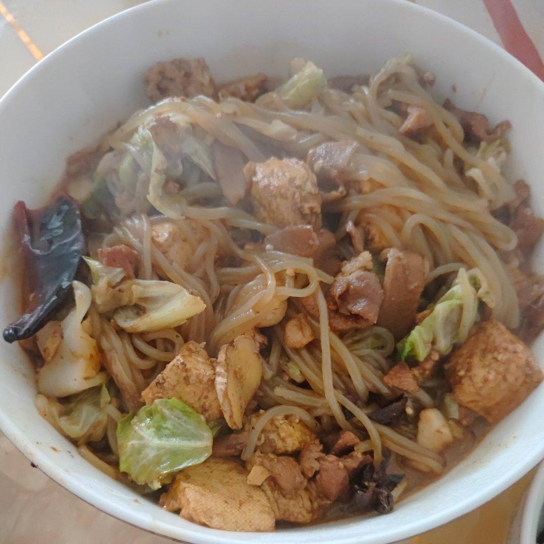 白菜五花肉粉条炖豆腐
