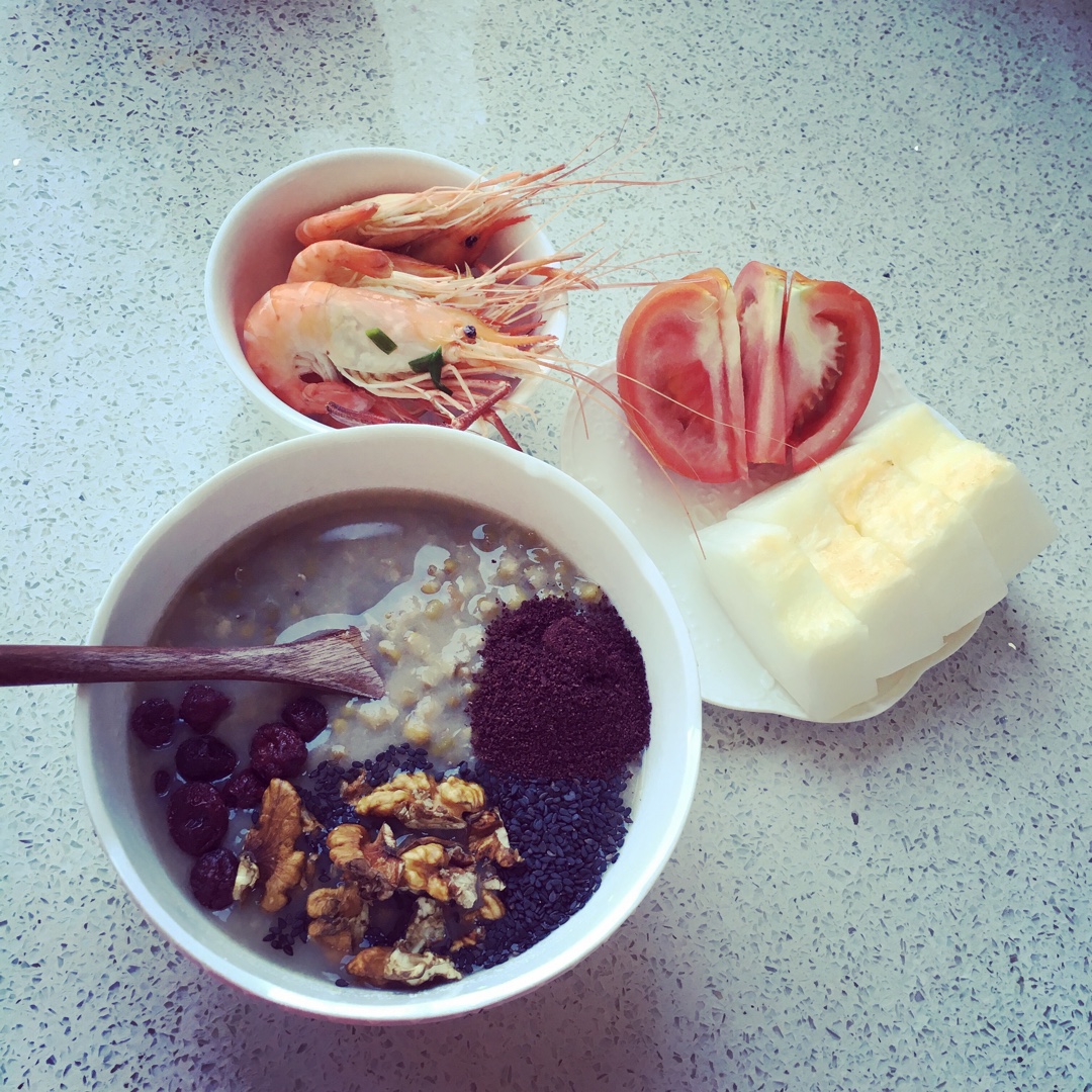 不急不躁吃早餐