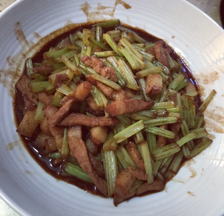 芹菜炒肉