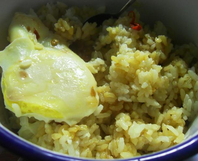 电饭锅油盐鸡蛋饭