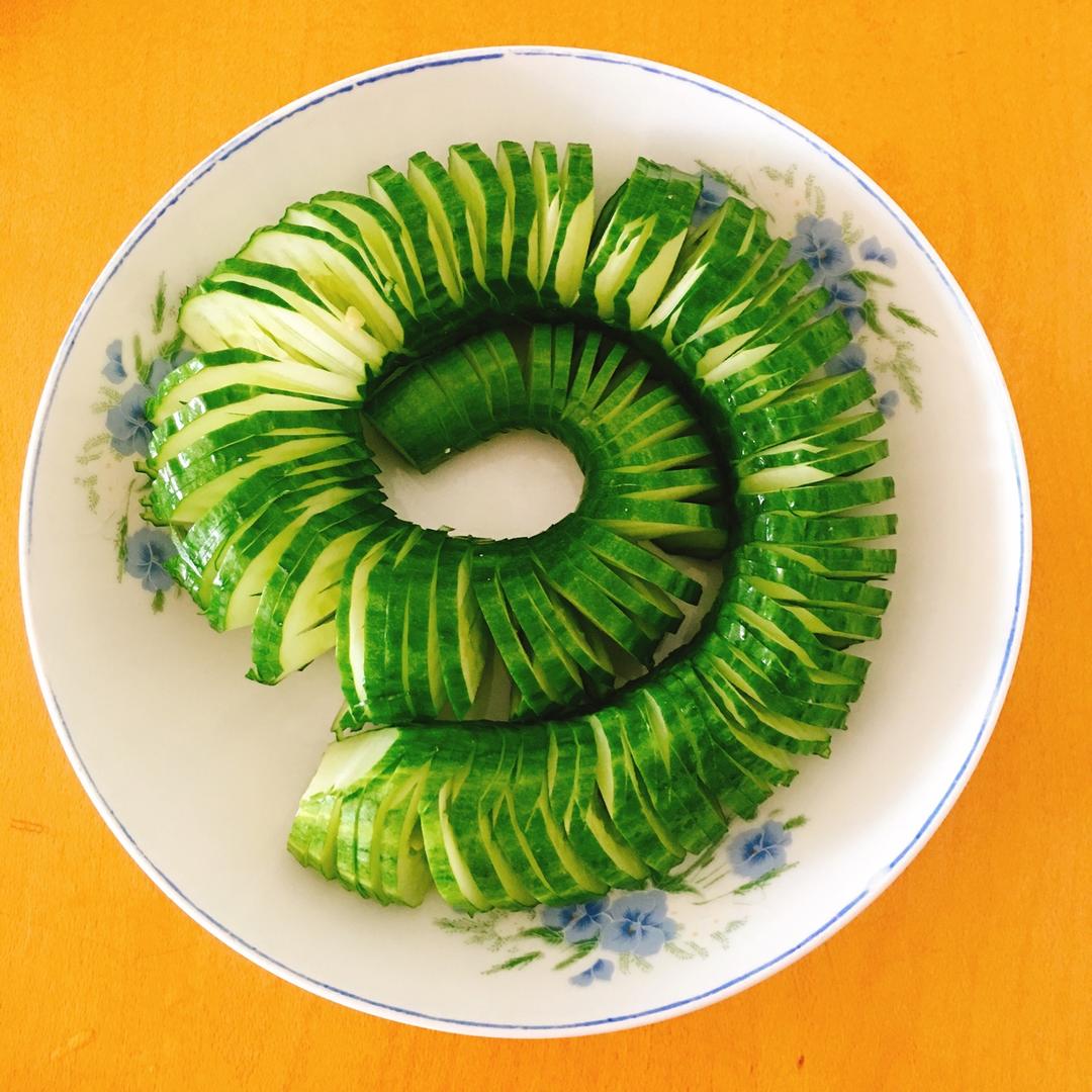 蓑衣黄瓜的切法 · 小视频 🥒