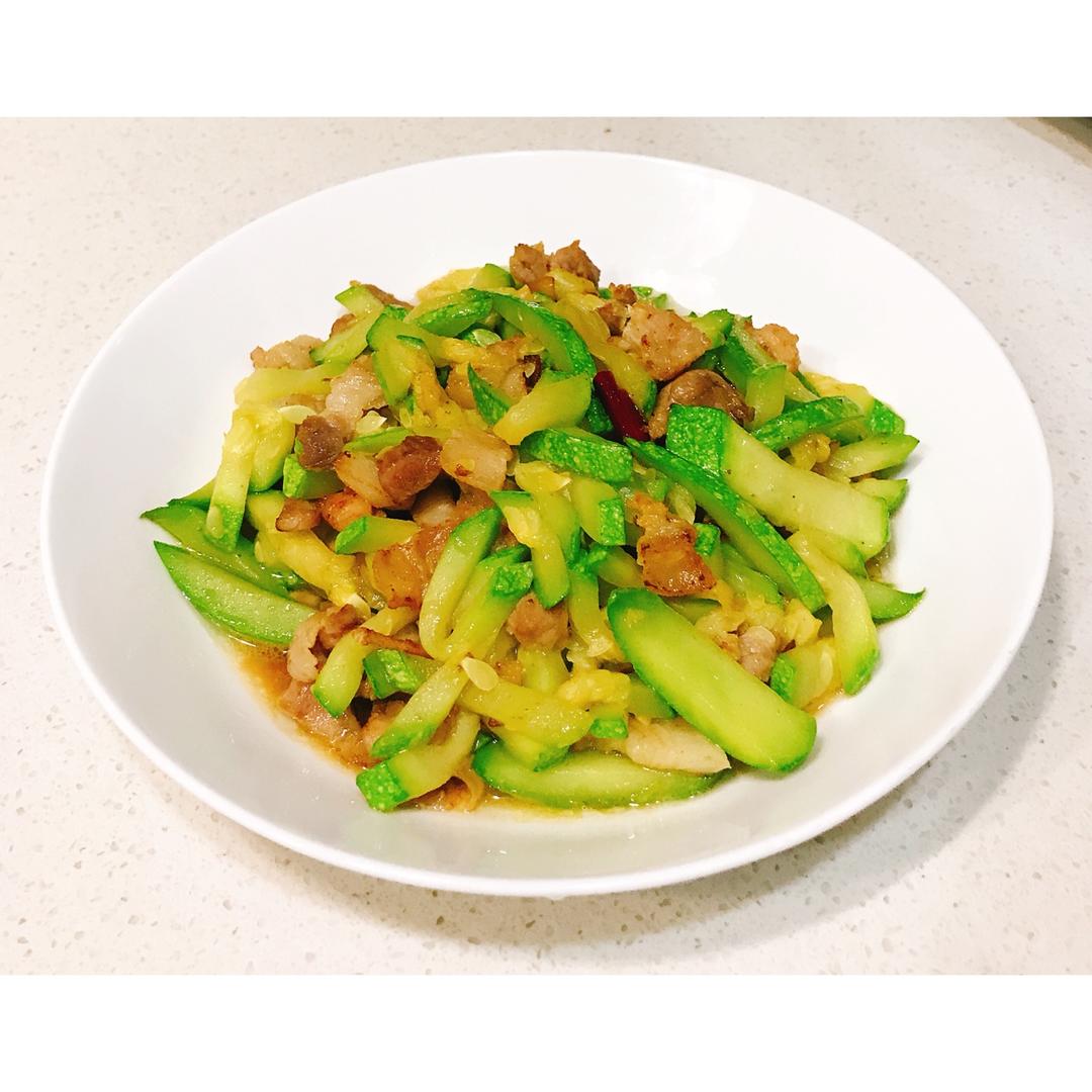 小孙菇凉做的西葫芦炒肉丝