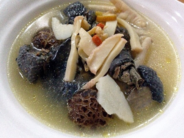 花胶花菇响螺煲鸡汤