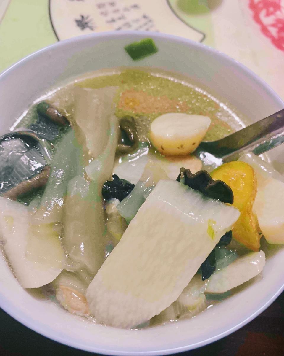 姬松茸山药罐头土鸡汤
