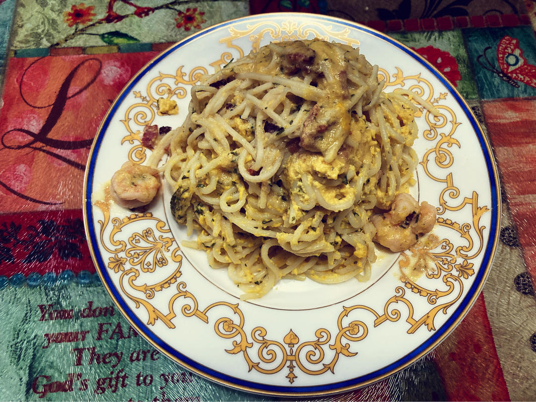 正宗的Carbonara才不放奶油呢 | 蛋黄酱三文鱼意面