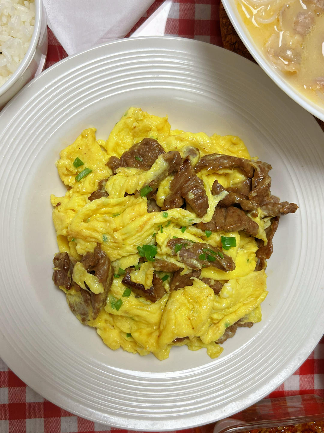 滑蛋牛肉，牛肉滑嫩，鸡蛋松软