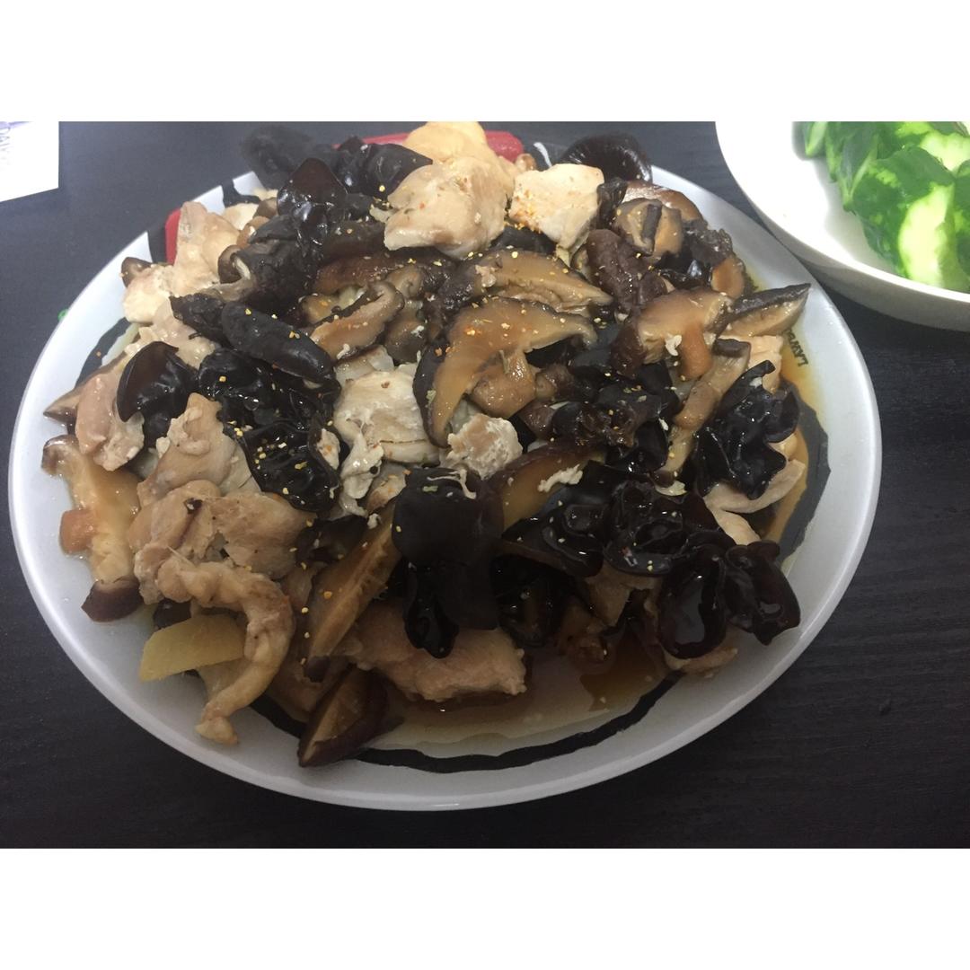 香菇黑木耳蒸鸡