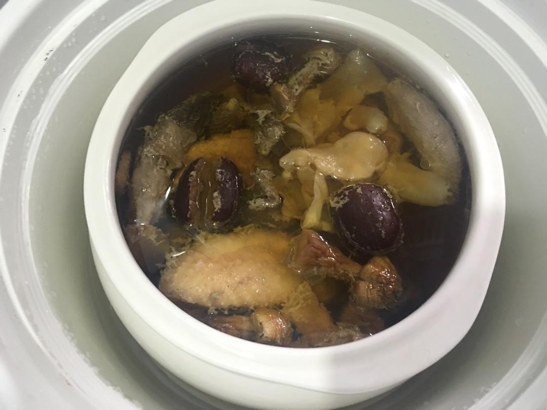 药师推荐对症慢性胃炎食疗方.羊肚菌干贝炖花胶