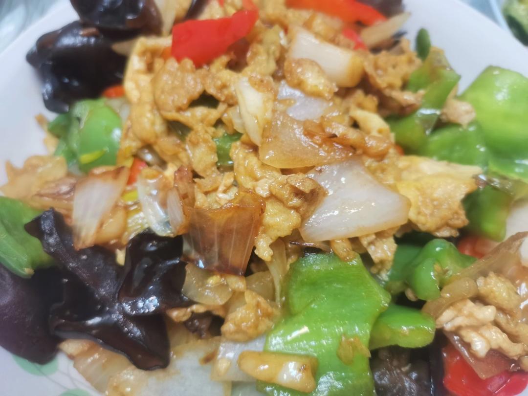 洋葱黑木耳炒鸡蛋