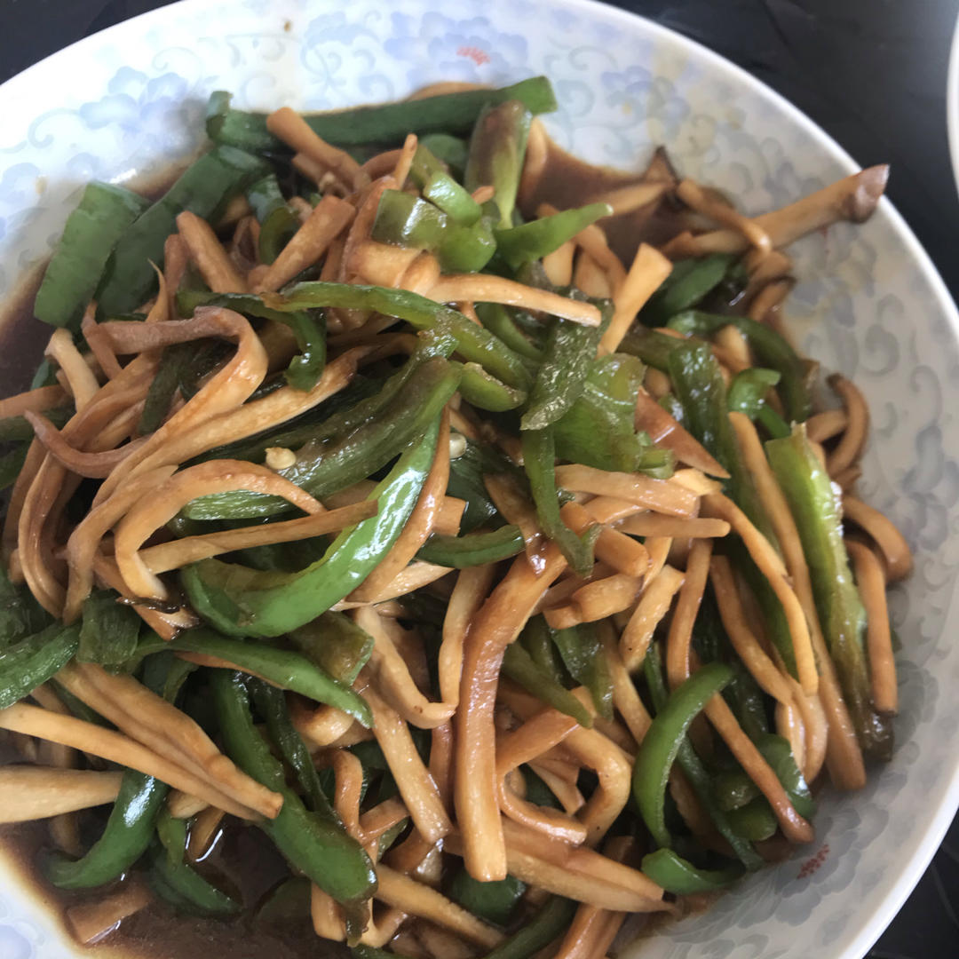 青椒炒杏鲍菇！不加肉一样好吃到爆炸家常菜