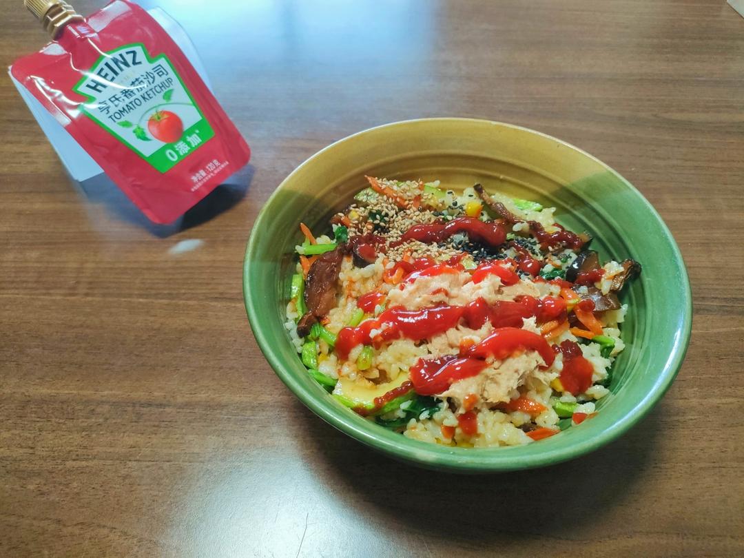 金枪鱼番茄沙司拌饭的做法